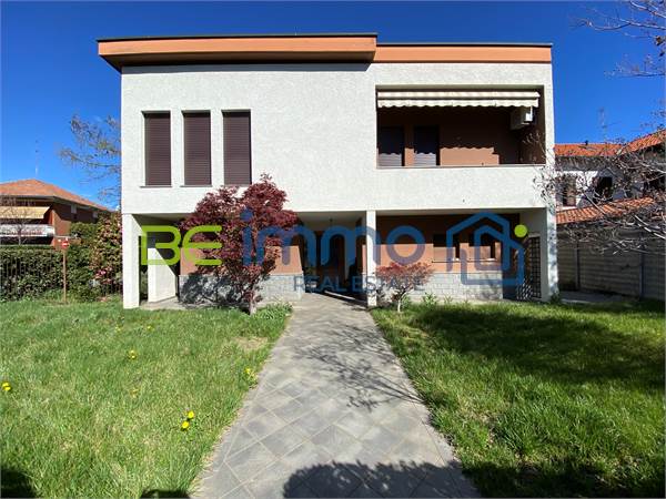 Villa for sale in Castano Primo