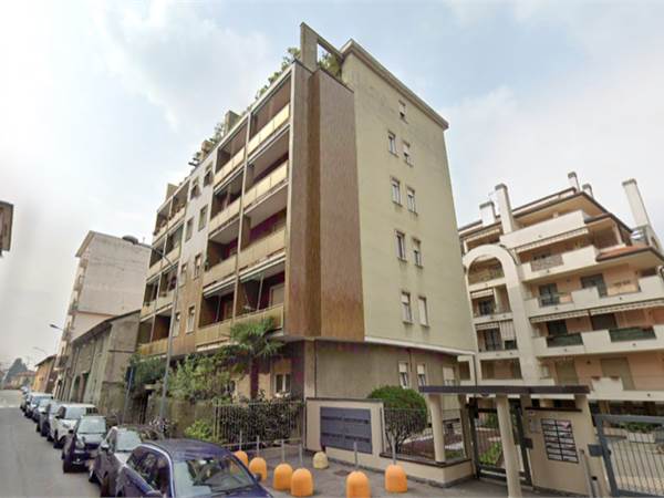 2 locales en venta la Legnano