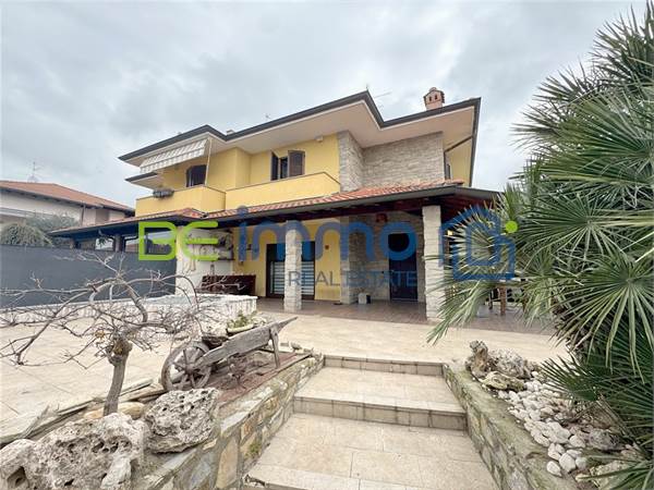 Farmhouse for sale in Ossona