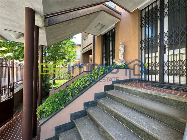 Villa for sale in Castano Primo