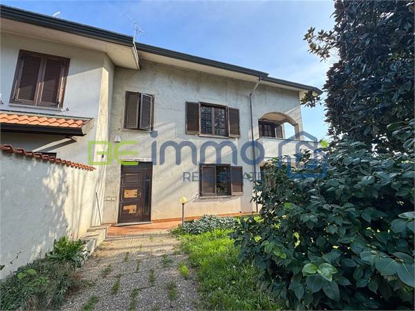 porciòn de villa en venta la Arluno
