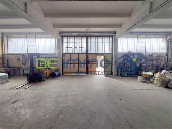 Civico 64 | Capannone deposito con area esterna